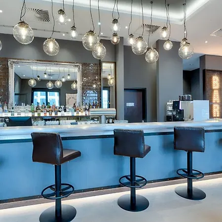 Premier Centre 3*